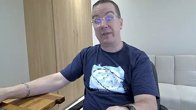 BrettJ81 online show from December 16, 12:32 pm