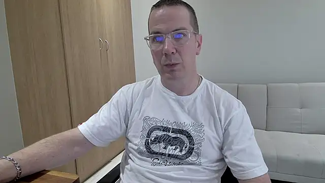 BrettJ81 online show from March 19, 2:21 pm