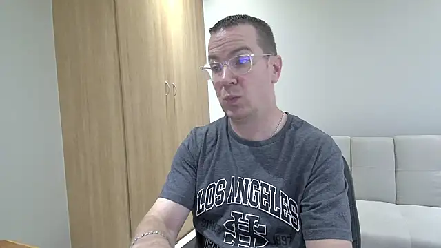 BrettJ81 online show from March 25, 2:45 pm