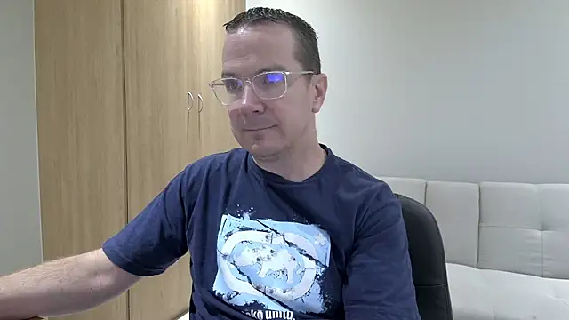 BrettJ81 online show from April 13, 10:32 am