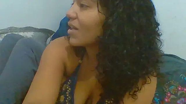Snapshot of savanahottie chatting on June 19, 7:23 am savanahottie online show from June 19, 7:23 am