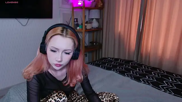 Snapshot of Lexitey chatting on June 10, 8:46 am Lexitey online show from June 10, 8:46 am