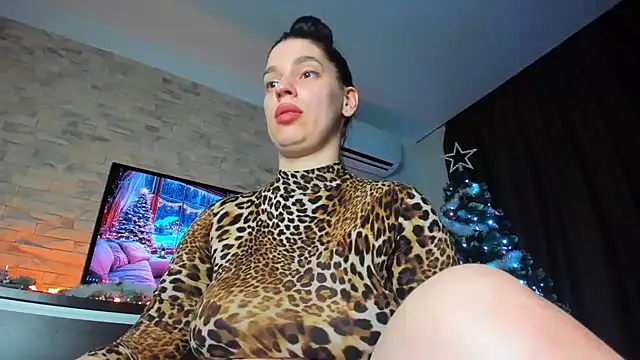 Laya Moon online show from January 14, 2:00 pm