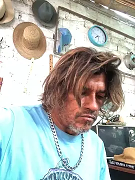 Snapshot of kvr27 chatting on December 16, 12:21 pm kvr27 online show from December 16, 12:21 pm