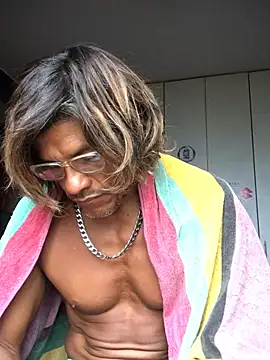 Snapshot of kvr27 chatting on February 11, 12:43 pm kvr27 online show from February 11, 12:43 pm