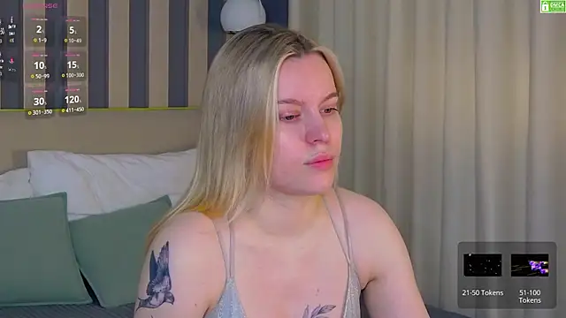 Snapshot of AmaliaBell chatting on April 20, 1:03 pm AmaliaBell online show from April 20, 1:03 pm