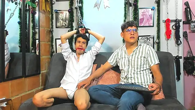 Snapshot of dom2travelersss chatting on January 6, 2:14 pm dom2travelersss online show from January 6, 2:14 pm