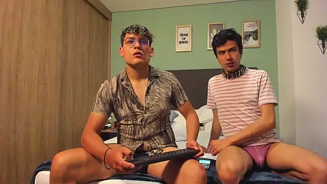 Snapshot of dom2travelersss chatting on January 9, 1:24 pm dom2travelersss online show from January 9, 1:24 pm