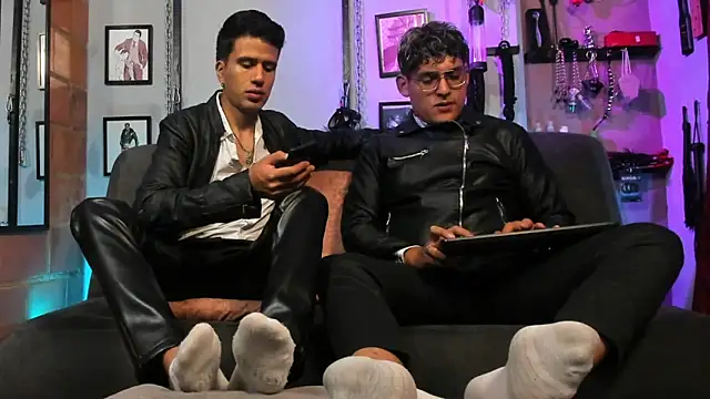 Snapshot of dom2travelersss chatting on January 26, 12:33 pm dom2travelersss online show from January 26, 12:33 pm