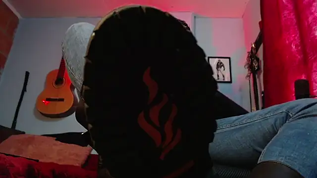 Snapshot of dom2travelersss chatting on September 18, 9:06 pm dom2travelersss online show from September 18, 9:06 pm