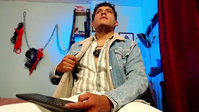 dom2travelersss online show from April 2, 12:14 pm