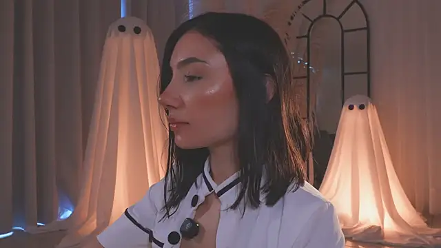 AmyArmstrong online show from October 18, 9:04 pm