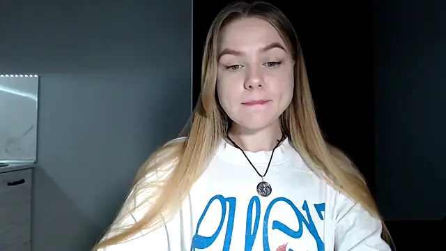 Snapshot of Sunbeam_ chatting on April 19, 8:00 pm Sunbeam online show from April 19, 8:00 pm