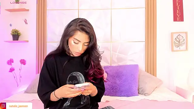 Snapshot of natalie_jaensen chatting on April 22, 11:17 pm natalie jaensen online show from April 22, 11:17 pm