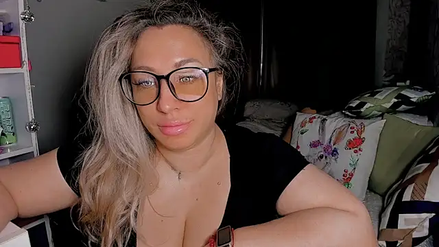 CumOnMy Tits online show from March 14, 3:01 am