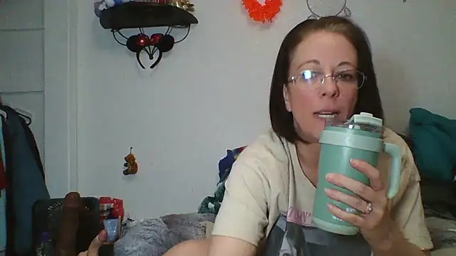 Snapshot of PartyPawgGirl420 chatting on March 2, 5:33 am PartyPawgGirl420 online show from March 2, 5:33 am