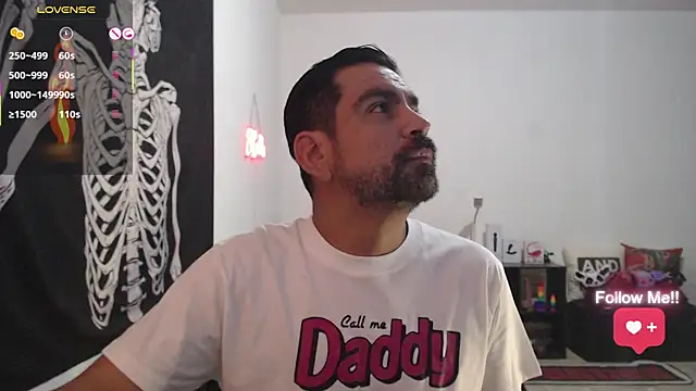 soyelcarlitos  online show from April 3, 4:43 am