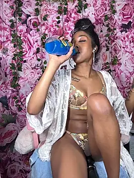 mismialove online show from October 30, 7:21 am