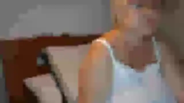 Snapshot of LindaL chatting on October 14, 2:51 pm LindaL online show from October 14, 2:51 pm