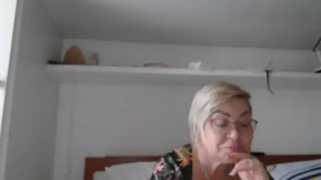 Snapshot of LindaL chatting on November 5, 12:16 pm LindaL online show from November 5, 12:16 pm