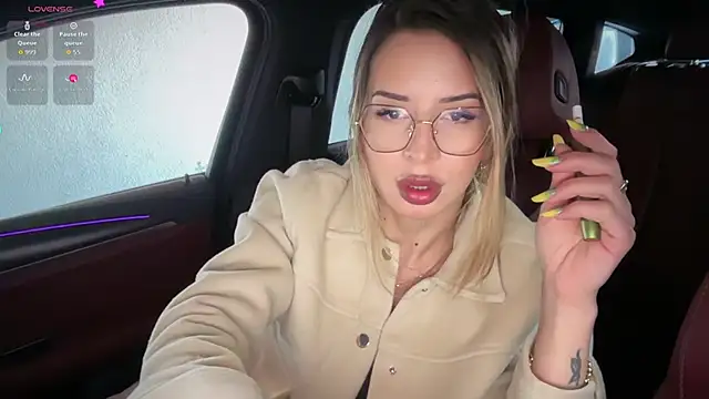 Livia777 online show from April 15, 8:32 am