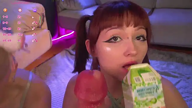 Snapshot of Wildneck chatting on October 29, 6:31 pm Wildneck online show from October 29, 6:31 pm